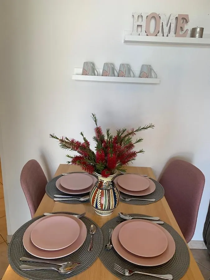 Villa Ulika - 3 Apt For 4 Persons プーラ