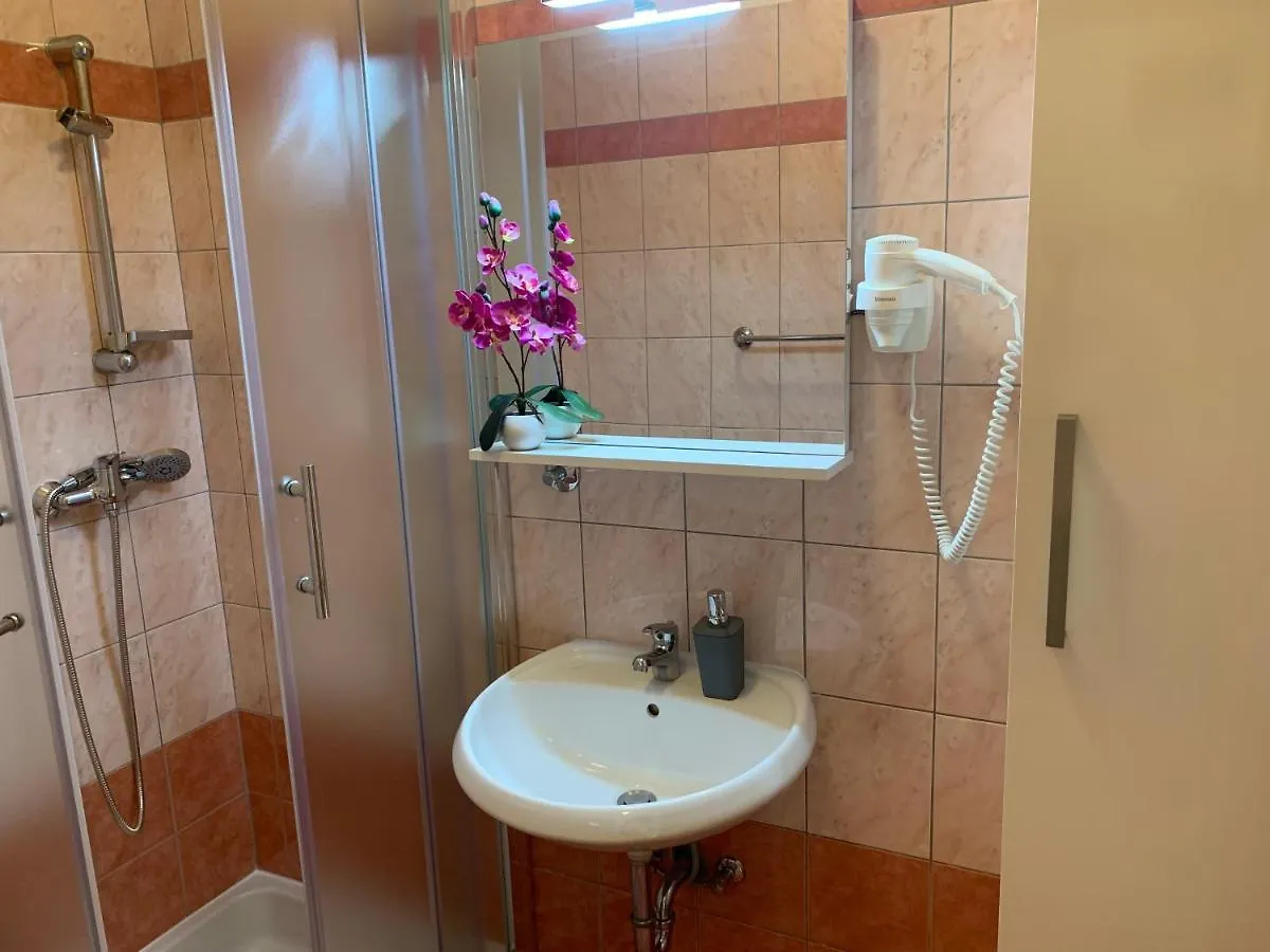 Villa Ulika - 3 Apt For 4 Persons プーラ クロアチア