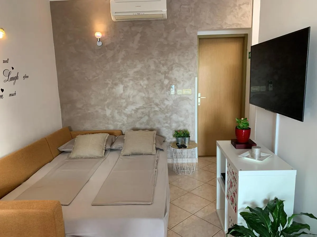 アパート Villa Ulika - 3 Apt For 4 Persons プーラ