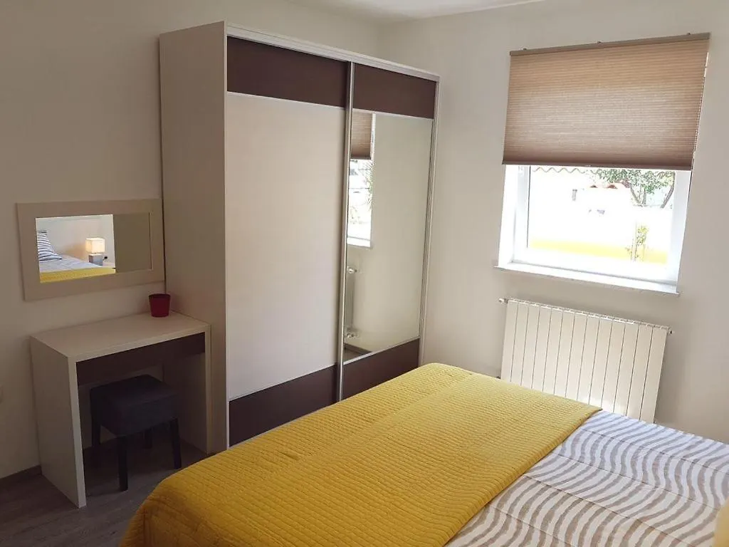 アパート Villa Ulika - 3 Apt For 4 Persons プーラ